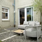 شقة Lee 61 *
