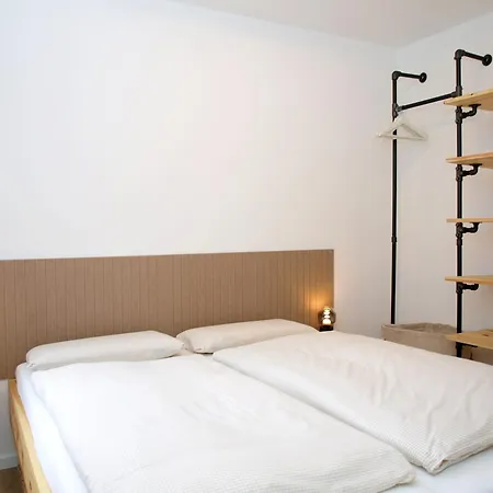 Apartman Lee 61 *