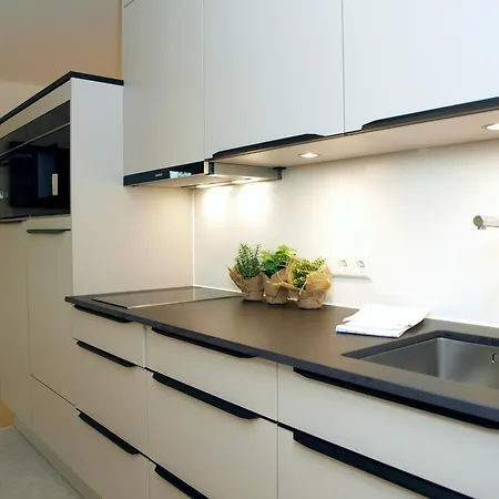 Apartman Lee 61 *
