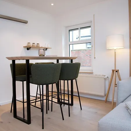 Apartman Lee 61 *