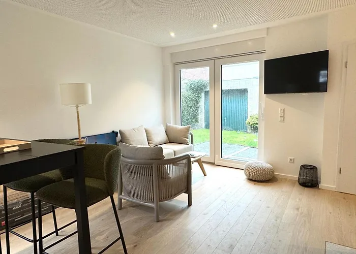 Lee 61 Apartment *